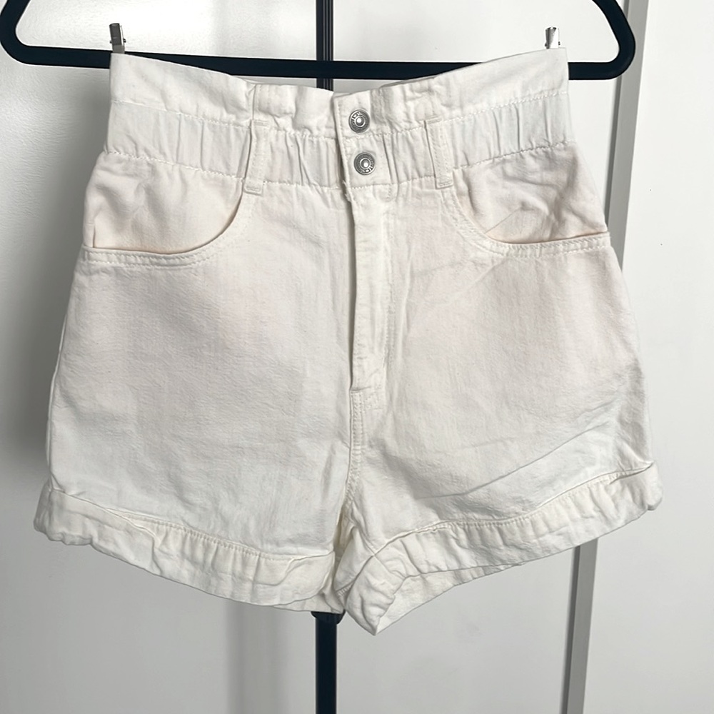 Levi’s white denim shorts
